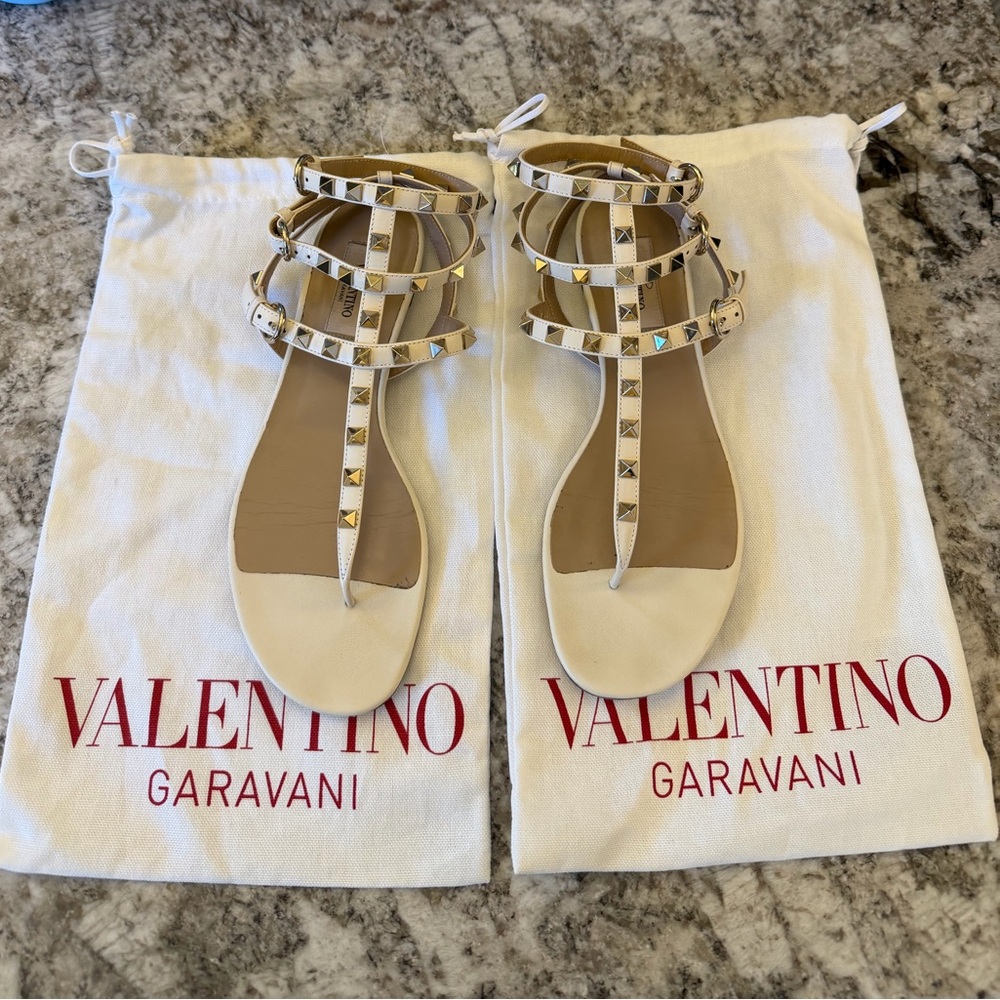 Valentino Garavani Rockstud Cream Leather Sandal